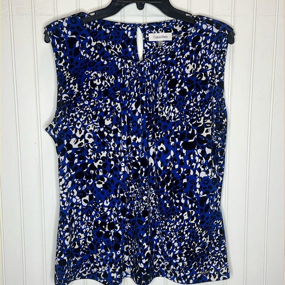 Tops - Calvin Klein Sleeveless Pull Over Top Size Extra Large